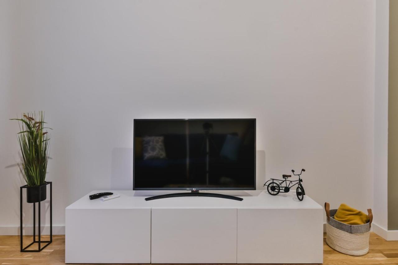 Pieces Of Nature In A Stylish One-Bedroom Flat By Flat Mаnager Софія Екстер'єр фото